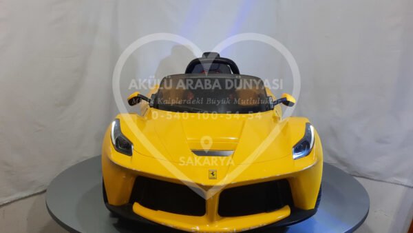 Rastar La Ferrari 12V 7 Amper Akülü Araba