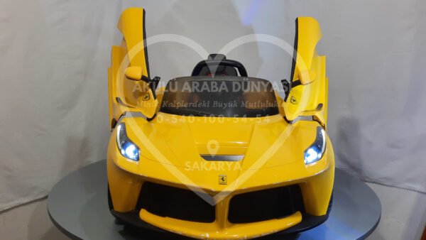 Rastar La Ferrari 12V 7 Amper Akülü Araba