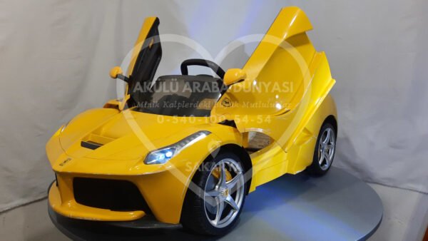 Rastar La Ferrari 12V 7 Amper Akülü Araba