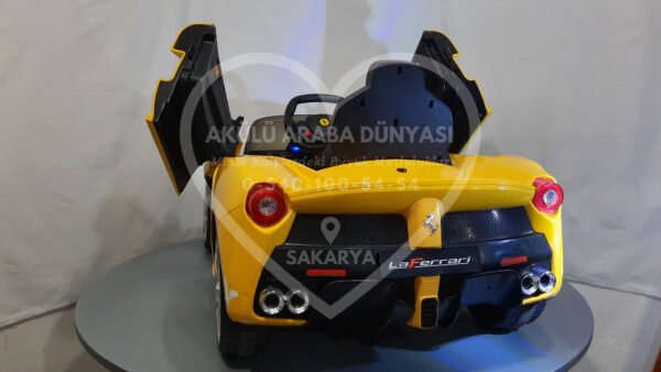 Rastar La Ferrari 12V 7 Amper Akülü Araba