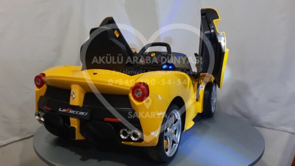 Rastar La Ferrari 12V 7 Amper Akülü Araba