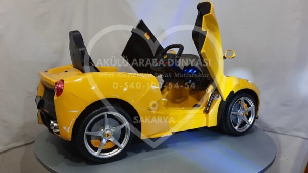 Rastar La Ferrari 12V 7 Amper Akülü Araba