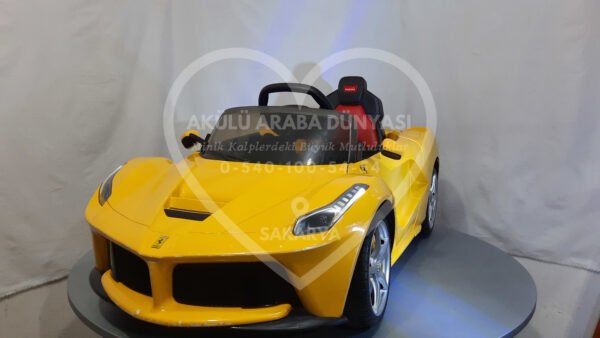 Rastar La Ferrari 12V 7 Amper Akülü Araba