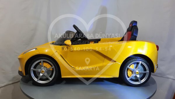 Rastar La Ferrari 12V 7 Amper Akülü Araba