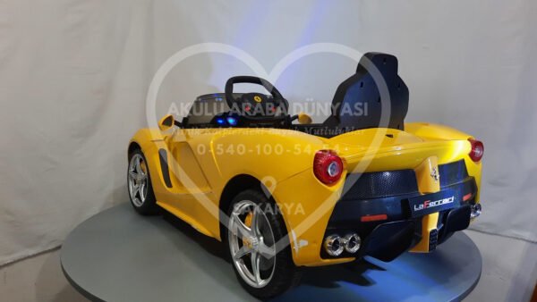 Rastar La Ferrari 12V 7 Amper Akülü Araba