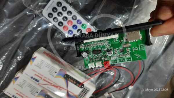 Fm Radio USB TF Kart Aux Bağlantılı Bluetooth Bağlantılı Mp3 Çalar