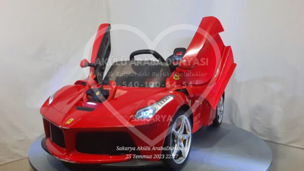 Rastar Ferrari 12V Akülü Araba
