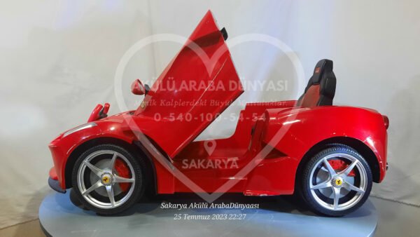 Rastar Ferrari 12V Akülü Araba