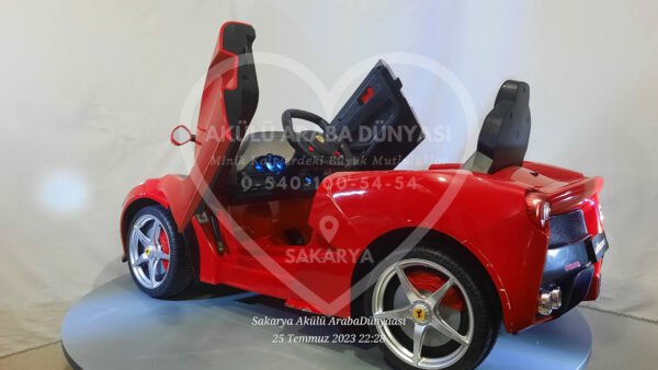 Rastar Ferrari 12V Akülü Araba