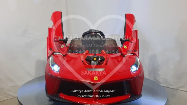 Rastar Ferrari 12V Akülü Araba