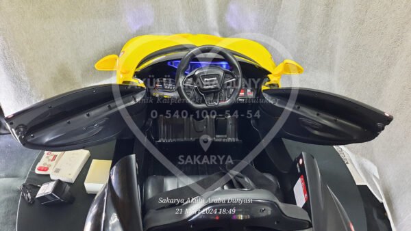 Akar Toys Velocy Primero Quantum 12 Volt Kumandalı Akülü Araba Sarı