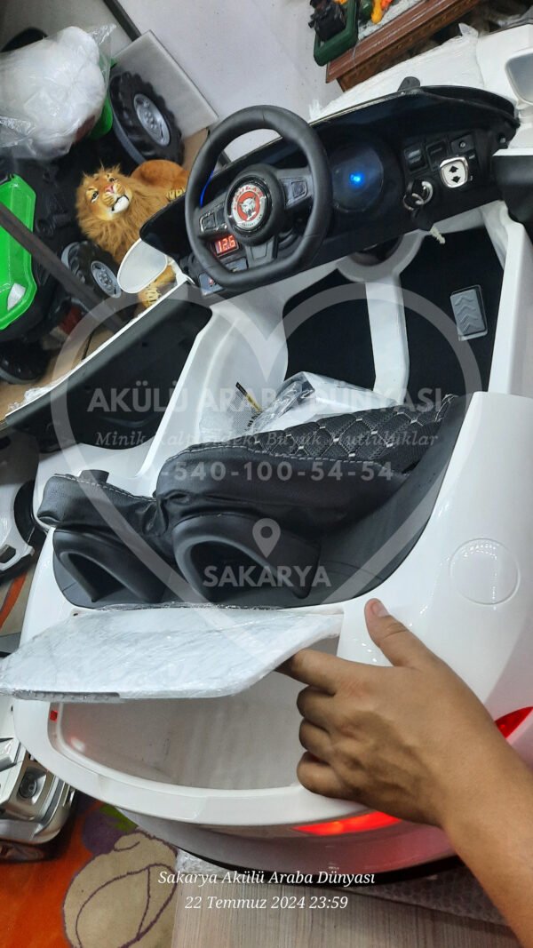 BabyHope 442 Cougar 12 Volt Akülü Araba Beyaz