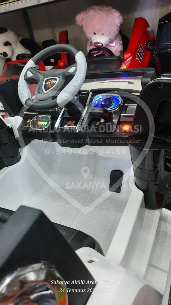 4×4 Fenomen 12 V Çift Kişilik Akülü Araba (94-533)