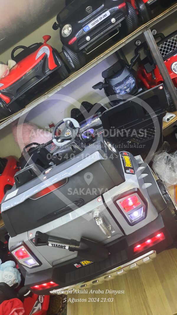 4×4 Fenomen 12 V Çift Kişilik Akülü Araba (94-557)