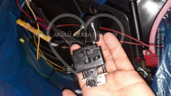 Ferrari Rastar Akülü Araba F12 Kapı ve Gaz Pedalı