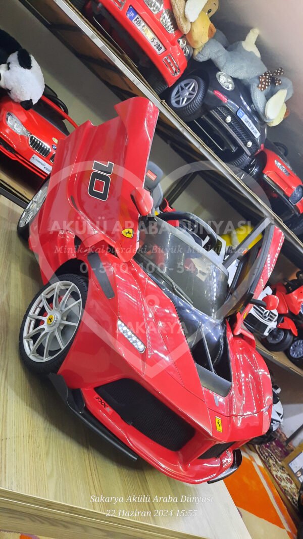 Ferrari La Ferrari 12 Volt Kumandalı Akülü Araba