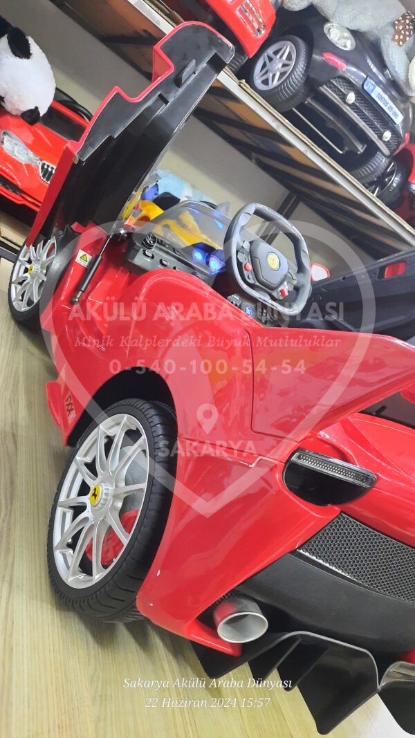 Ferrari La Ferrari 12 Volt Kumandalı Akülü Araba