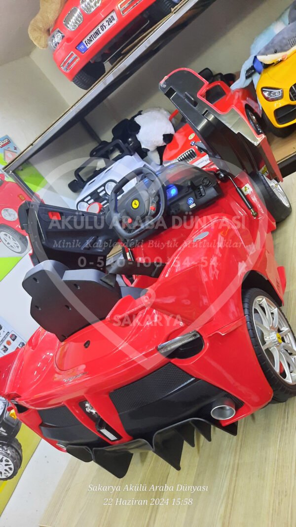 Ferrari La Ferrari 12 Volt Kumandalı Akülü Araba