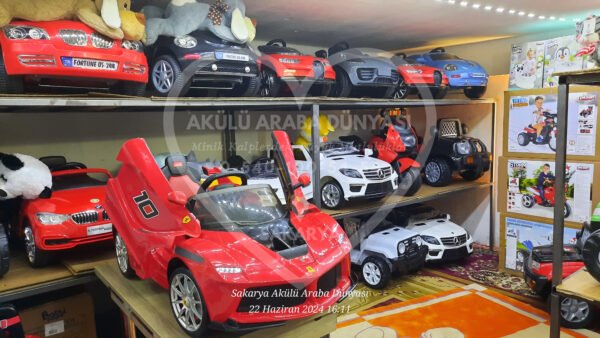 Ferrari La Ferrari 12 Volt Kumandalı Akülü Araba