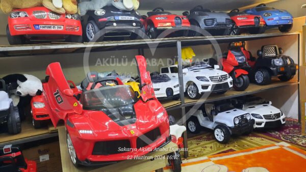 Ferrari La Ferrari 12 Volt Kumandalı Akülü Araba