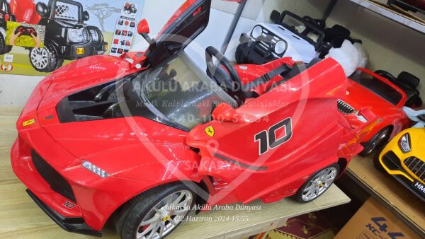Ferrari La Ferrari 12 Volt Kumandalı Akülü Araba