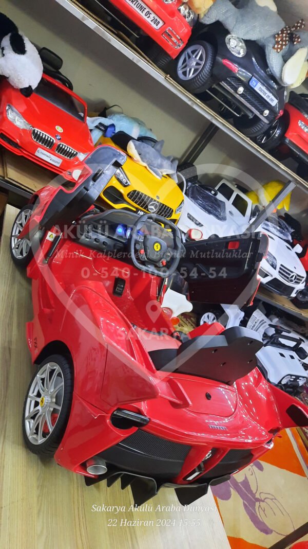 Ferrari La Ferrari 12 Volt Kumandalı Akülü Araba