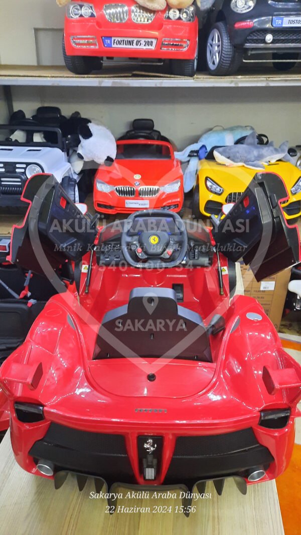 Ferrari La Ferrari 12 Volt Kumandalı Akülü Araba