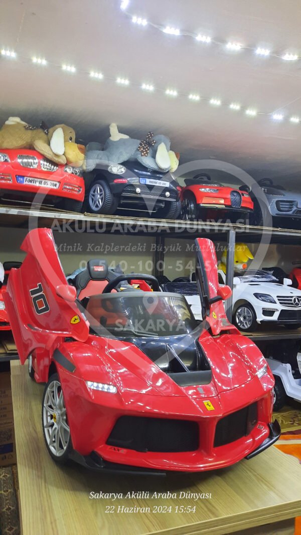 Ferrari La Ferrari 12 Volt Kumandalı Akülü Araba