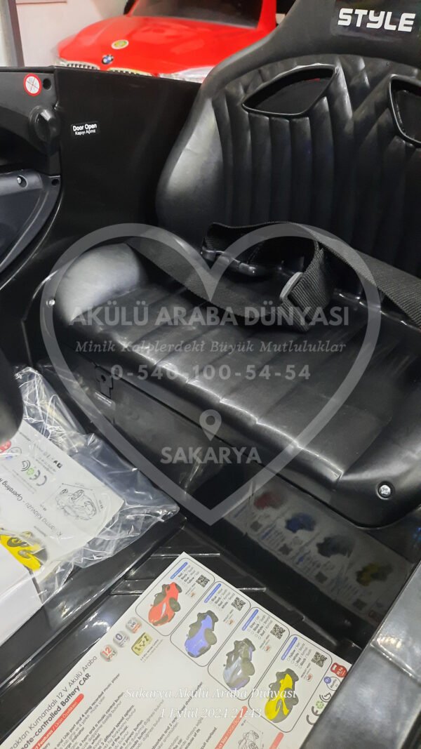 Akar Toys Style Kumandalı 4X2 12 Volt Gri Akülü Araba (96-629)