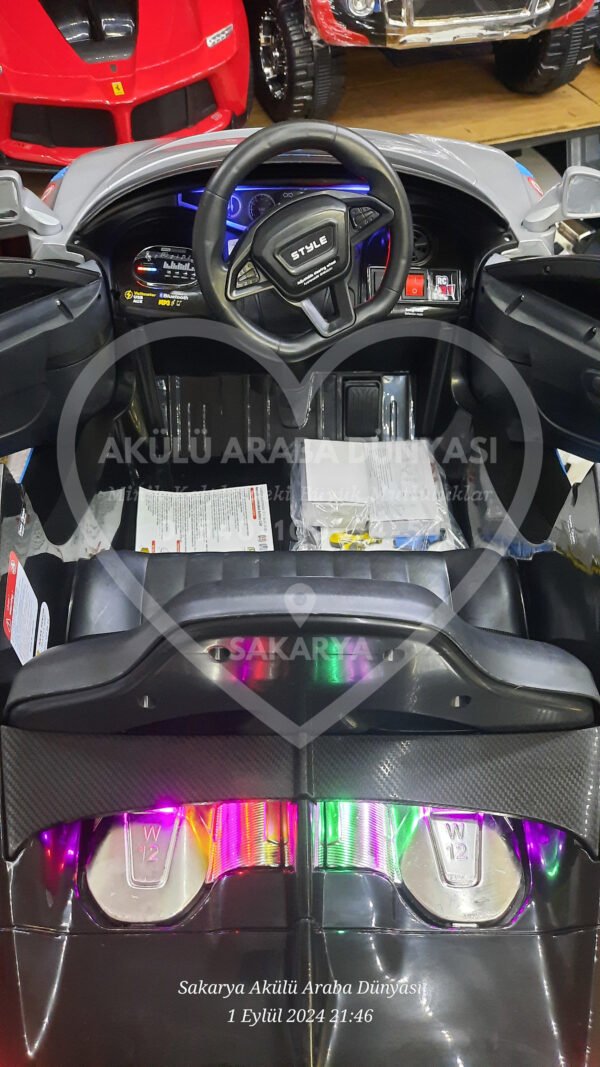 Akar Toys Style Kumandalı 4X2 12 Volt Gri Akülü Araba (96-629)