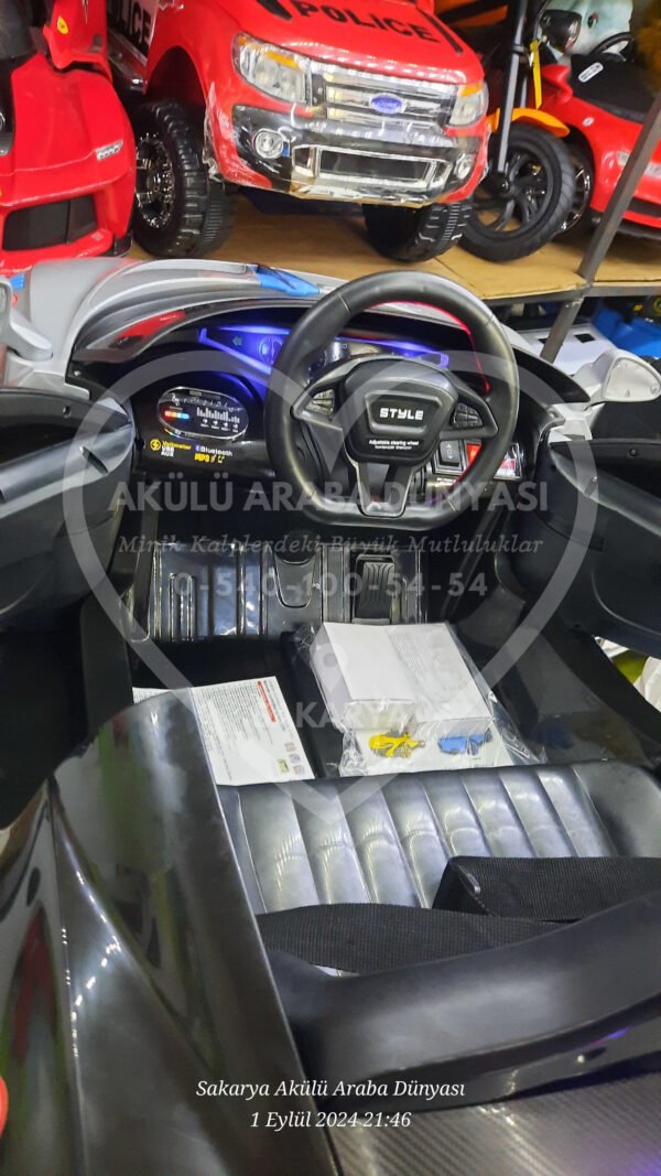 Akar Toys Style Kumandalı 4X2 12 Volt Gri Akülü Araba (96-629)