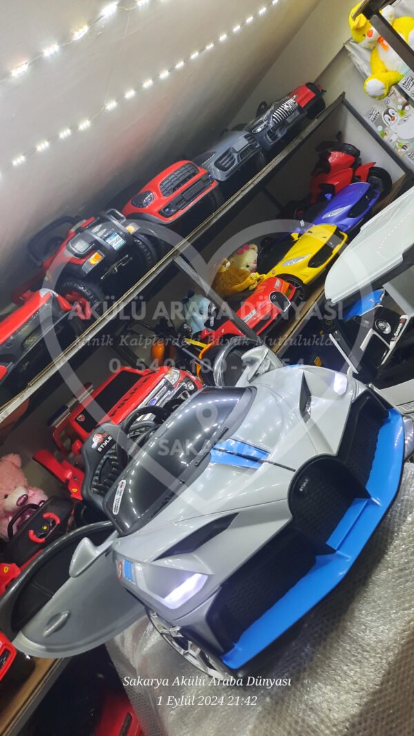 Akar Toys Style Kumandalı 4X2 12 Volt Gri Akülü Araba (96-629)