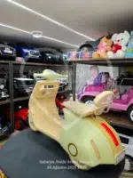 12V Çift Motorlu Vespa Modeli Akülü Scooter – LED Işıklı, EVA Teker, Uzaktan Kumandalı - Görsel 10