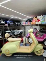 12V Çift Motorlu Vespa Modeli Akülü Scooter – LED Işıklı, EVA Teker, Uzaktan Kumandalı - Görsel 2