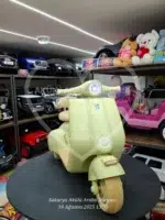 12V Çift Motorlu Vespa Modeli Akülü Scooter – LED Işıklı, EVA Teker, Uzaktan Kumandalı - Görsel 5