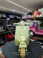 12V Çift Motorlu Vespa Modeli Akülü Scooter – LED Işıklı, EVA Teker, Uzaktan Kumandalı - Görsel 6