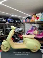 12V Çift Motorlu Vespa Modeli Akülü Scooter – LED Işıklı, EVA Teker, Uzaktan Kumandalı - Görsel 3