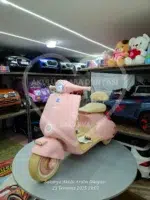 12V Toz Pembe Vespa Akülü Scooter – Çift Motor, LED Işıklı, EVA Tekerlekli - Görsel 3