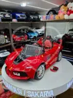 Ferrari LaFerrari Akülü Araba 12V Kumandalı LED Işık Deri Koltuk - Görsel 10