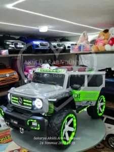 Mercedes Stil XXXL Battal Boy 4x4 Akülü Jip - 12V 12Ah Devasa Güç & Işıklı Şov