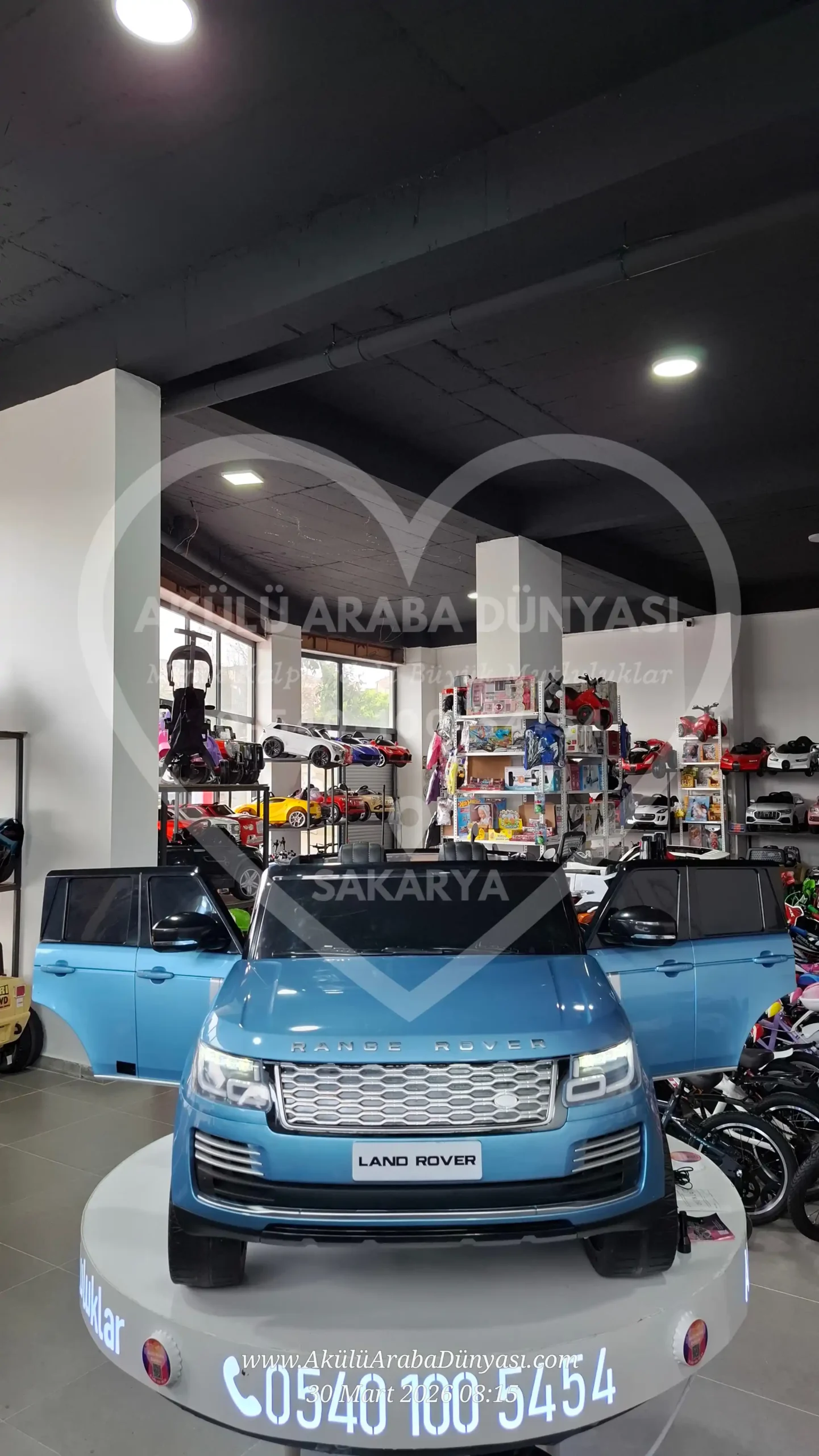range-rover-24v-akulu-araba-dokunmatik-tablet-ekran (1) Range Rover 24V Metalik Açık Mavi Mega Boy Tablet Ekranlı Lisanslı Akülü Jip - Montaj Dahil Hazır Teslim! - Görsel 1