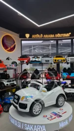 BabyHope 436 E-Drive-5 12 V Uzaktan Kumandalı Spor Akülü Araba - Beyaz - Görsel 12